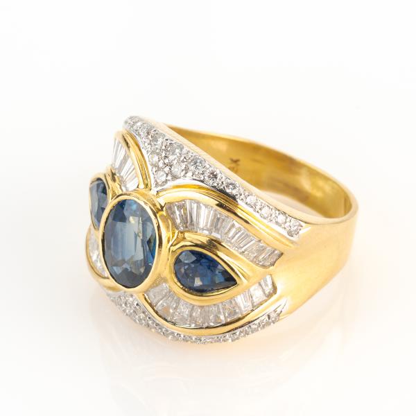 Spektakulärer Damenring (750er Gold) mit 4.20ct Saphir und 3.0ct Brillanten