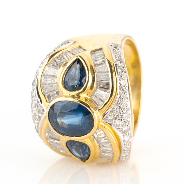 Spektakulärer Damenring (750er Gold) mit 4.20ct Saphir und 3.0ct Brillanten