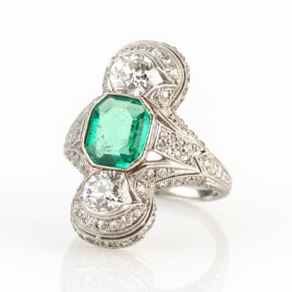 Ladies ring (platinum) with an 1.25ct emerald and 2.0ct diamonds