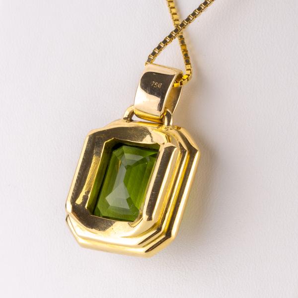 Anhänger 750er Gold mit einem 22ct Peridot und 1.80ct Brillanten