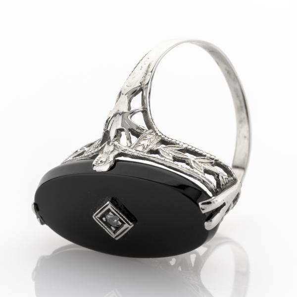 Art Deco Ring aus 585er Weißgold mit Onyx und Diamant
