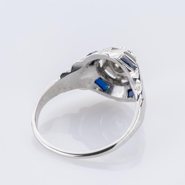 Ring aus 585er Weißgold mit 0,25 ct Brillant und 0,10 ct Saphiren