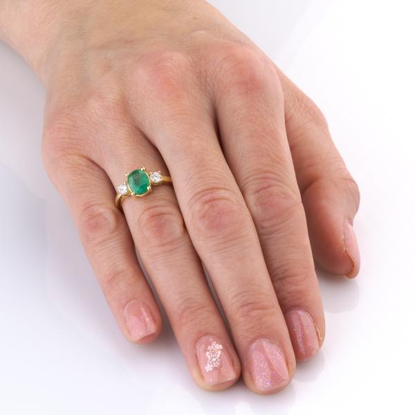 Ring aus 585er Gold mit einem 1.30ct Smaragd und 0.28ct Brillanten