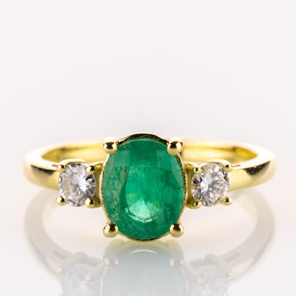 Ring aus 585er Gold mit einem 1.30ct Smaragd und 0.28ct Brillanten