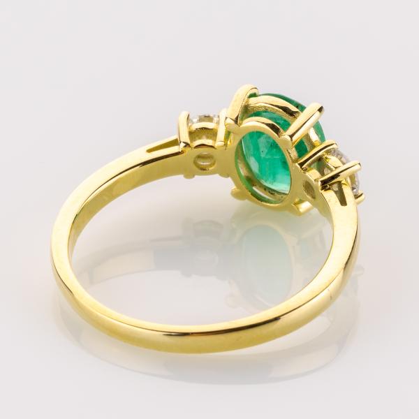 Ring aus 585er Gold mit einem 1.30ct Smaragd und 0.28ct Brillanten