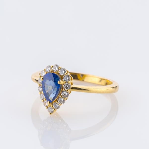 Ring aus 585er Gelbgold mit 0.90ct Saphir und 0.28ct Diamanten
