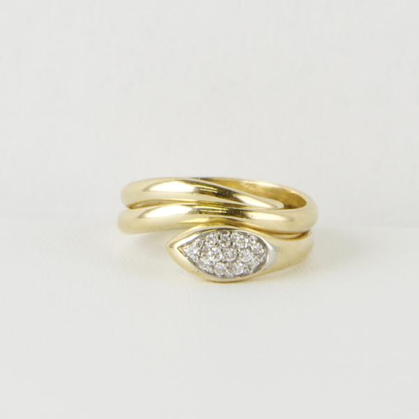 Iconic ladies ring 18kt gold with 0.10ct diamonds