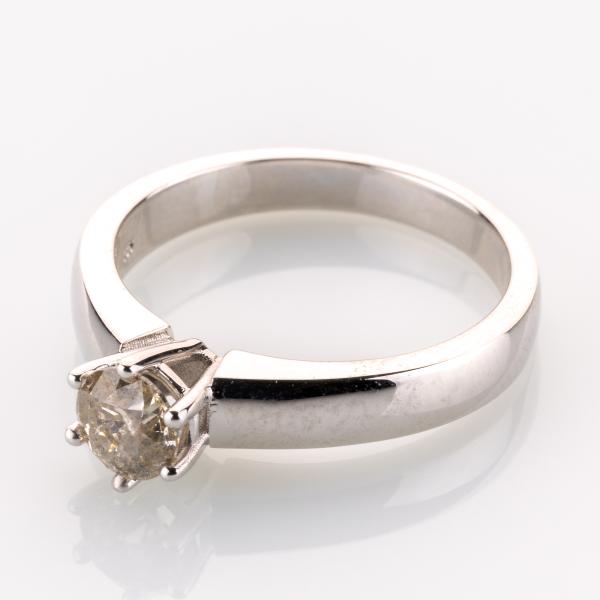 Ring aus 585er Weißgold mit 0.64ct Brillant