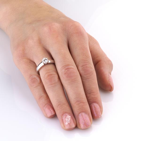 Ring aus 585er Weißgold mit einem 0.61ct Brillant