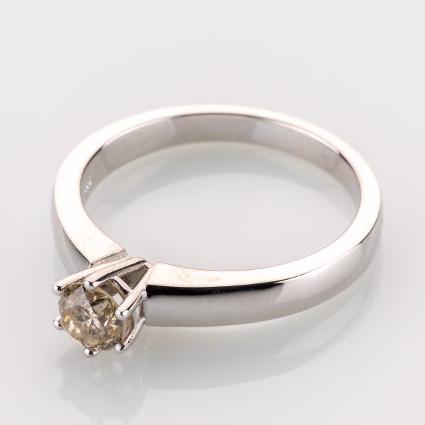 Ring aus 585er Weißgold mit 0.55ct Brillant