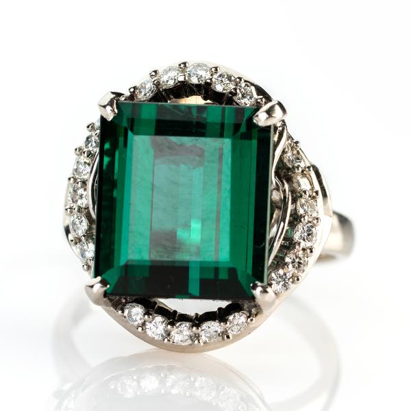 Damenring (900er Platin) mit einem 11.67ct Turmalin und 0.47ct Brillanten