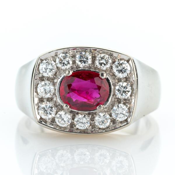 Vintage ladies ring 18k gold with a 0.50ct ruby and 0.60ct diamonds