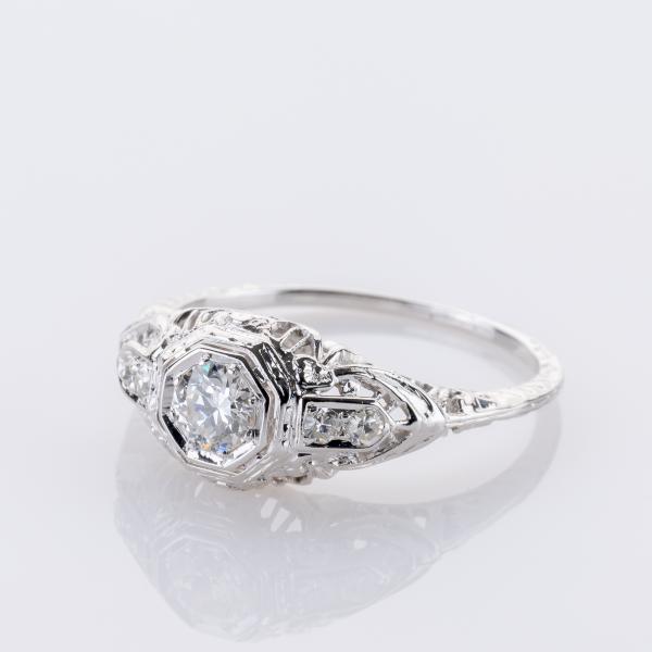 Ring aus 750er Weißgold mit 0,40 ct Brillanten