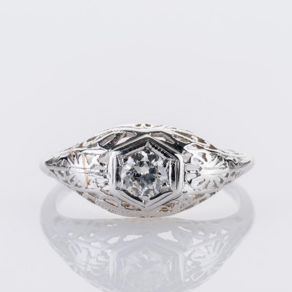 Ring aus 585er Weißgold mit 0,30 ct Diamant