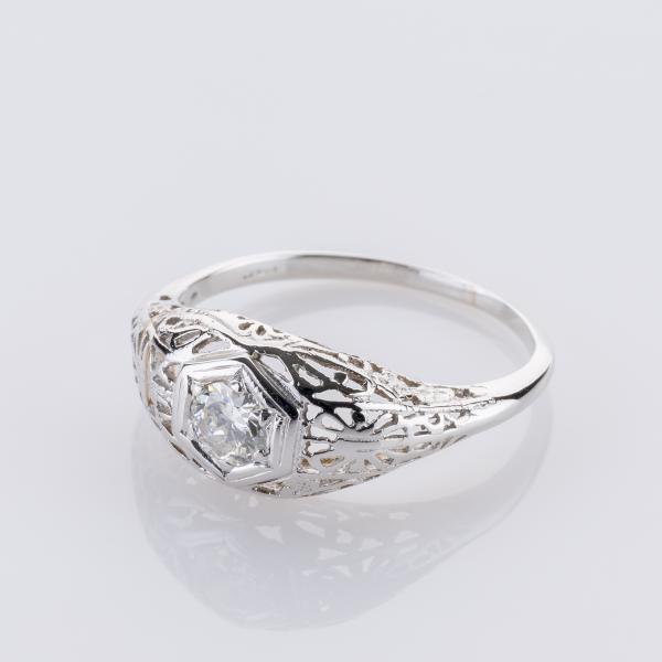 Ring aus 585er Weißgold mit 0,30 ct Diamant