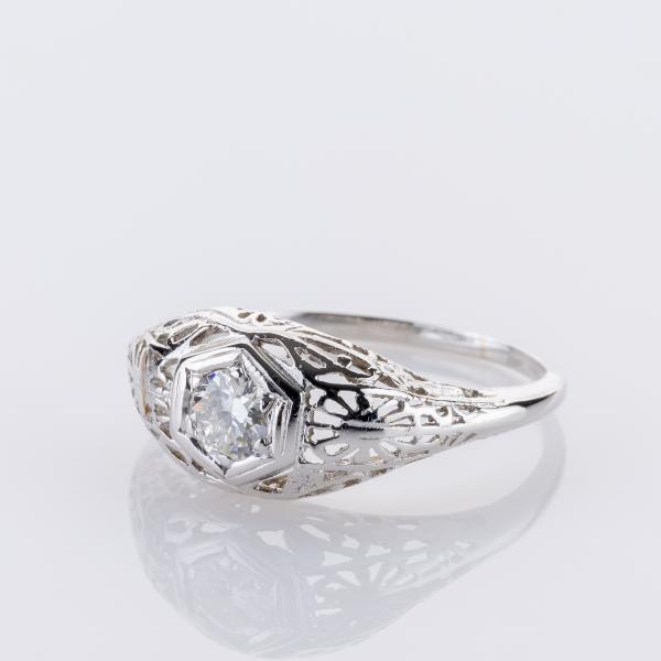 Ring aus 585er Weißgold mit 0,30 ct Diamant