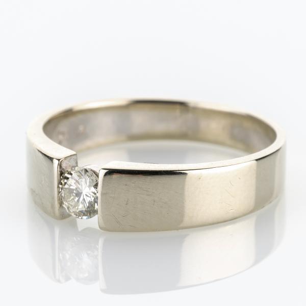 Ring aus 585er Weißgold mit 0.20ct Brillant