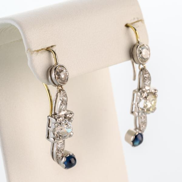 Art Deco earrings platinum with 2.10ct diamonds and 0.20ct sapphires