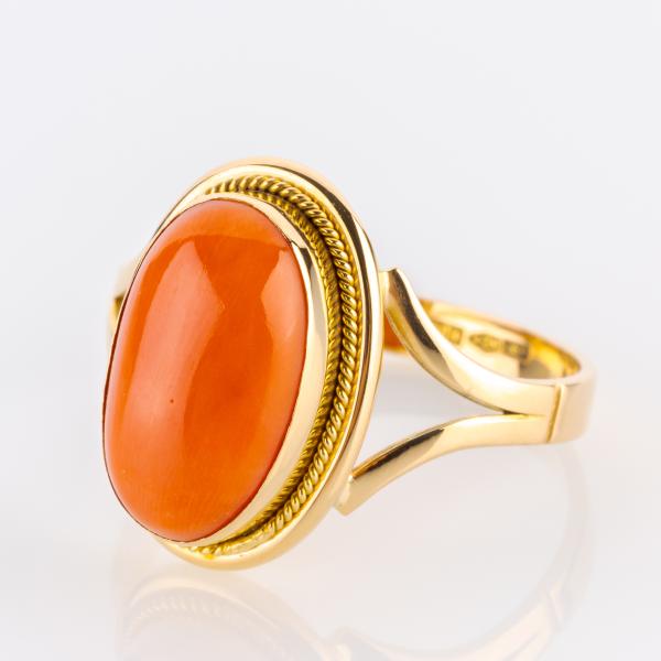 Vintage Ring (750er Gold) mit Koralle