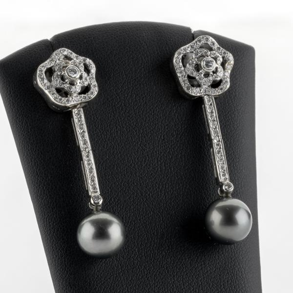 18k white gold ear studs with 1.0ct diamonds and Tahitian pearls
