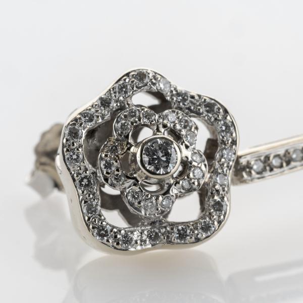 18k white gold ear studs with 1.0ct diamonds and Tahitian pearls