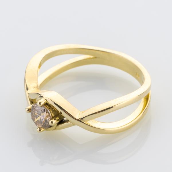 14k gold ring with a 0.37ct diamond