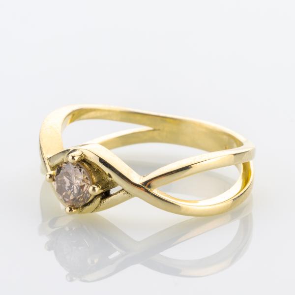 14k gold ring with a 0.37ct diamond