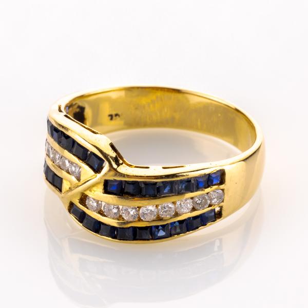 Ring aus 750er Gold mit 0.70ct Saphiren und 0.25ct Brillanten