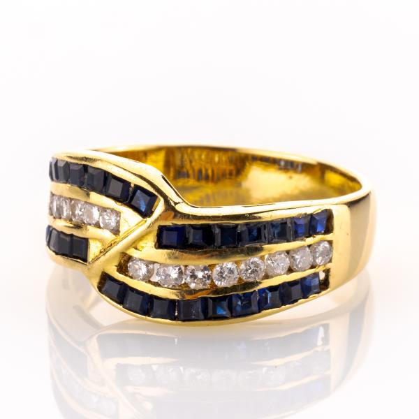 Ring aus 750er Gold mit 0.70ct Saphiren und 0.25ct Brillanten