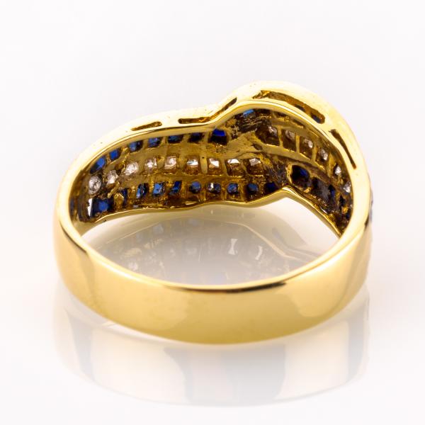 Ring aus 750er Gold mit 0.70ct Saphiren und 0.25ct Brillanten