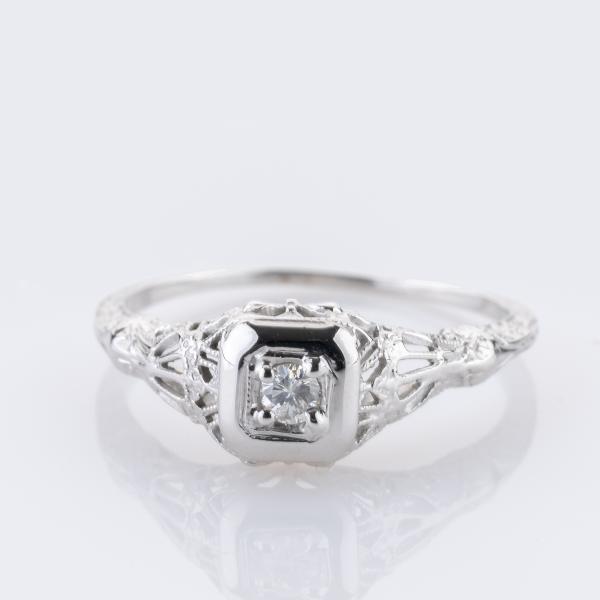 Ring aus 750er Weißgold mit 0.07ct Brillant