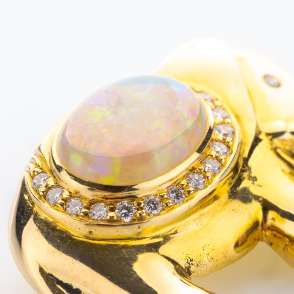 18k gold brooch with an opal and diamonds