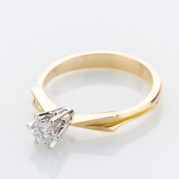 Ring aus 585er Gold mit einem 0.25ct Brillant