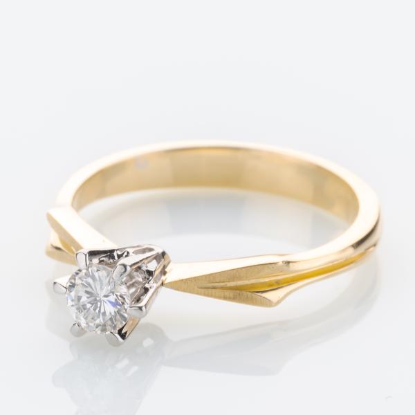 Ring aus 585er Gold mit einem 0.25ct Brillant