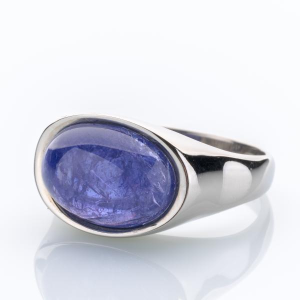 Platinum ring with a 4.0ct tanzanite