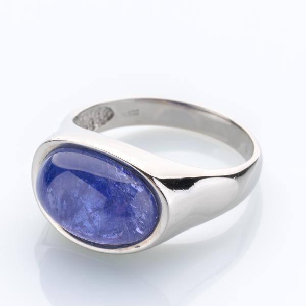Platinum ring with a 4.0ct tanzanite