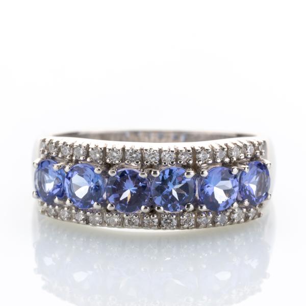 Ring aus 750er Weißgold mit 1.0ct Tansaniten und 0.26ct Brillanten