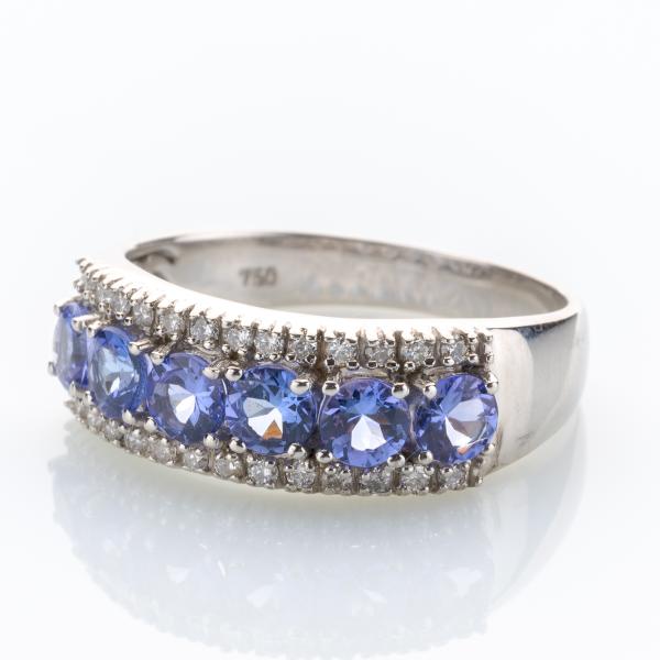 Ring aus 750er Weißgold mit 1.0ct Tansaniten und 0.26ct Brillanten