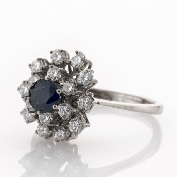 Vintage Ring aus 750er Weißgold mit 0.74ct Saphir und 0.86ct Brillanten