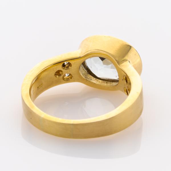 Ring aus 750er Gold mit einem 3.0ct Aquamarin und 0.12ct Brillanten