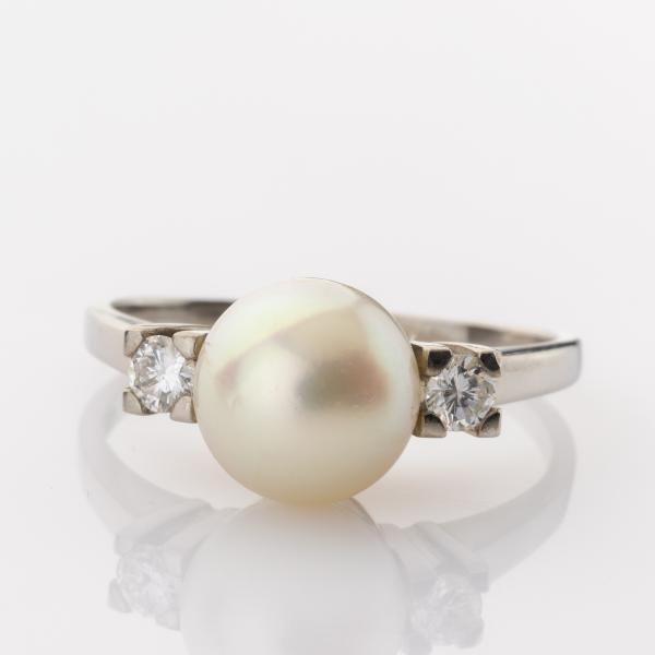 Ring aus 750er Gold mit Perle und 0.25ct Brillanten