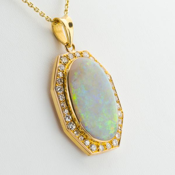 Anhänger aus 750er Gold mit Opal und 2.0ct Brillanten
