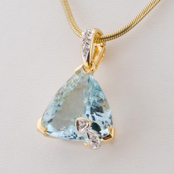 Anhänger aus 585er Gold mit einem 18ct Blautopas und Diamanten