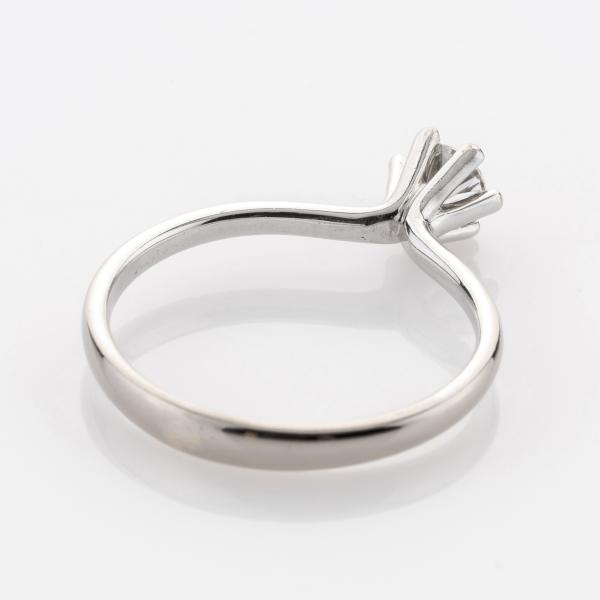 Ring aus 585er Weißgold mit Brillant