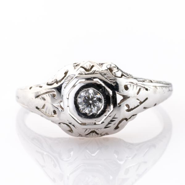 Art Deco Ring aus 750er Weißgold mit 0.10ct Brillant