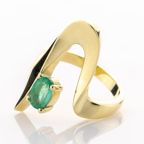 Ring aus 585er Gold mit einem 0.76ct Smaragd