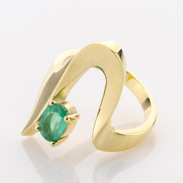 Ring aus 585er Gold mit einem 0.76ct Smaragd