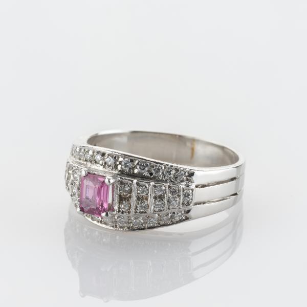 Ring in Platin mit 0.30ct Rubin und 0.60 ct Brillanten