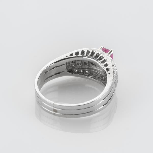Ring in Platin mit 0.30ct Rubin und 0.60 ct Brillanten