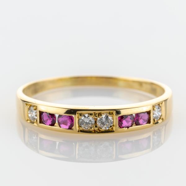 Vintage Ring aus 750er Gold mit Rubinen und 0.12ct Brillanten